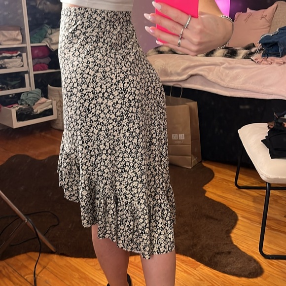 Cutest asymmetrical mid length skirt - Picture 3 of 4